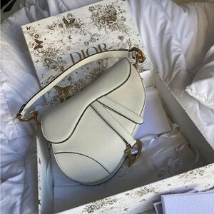 Dior saddle size medium
